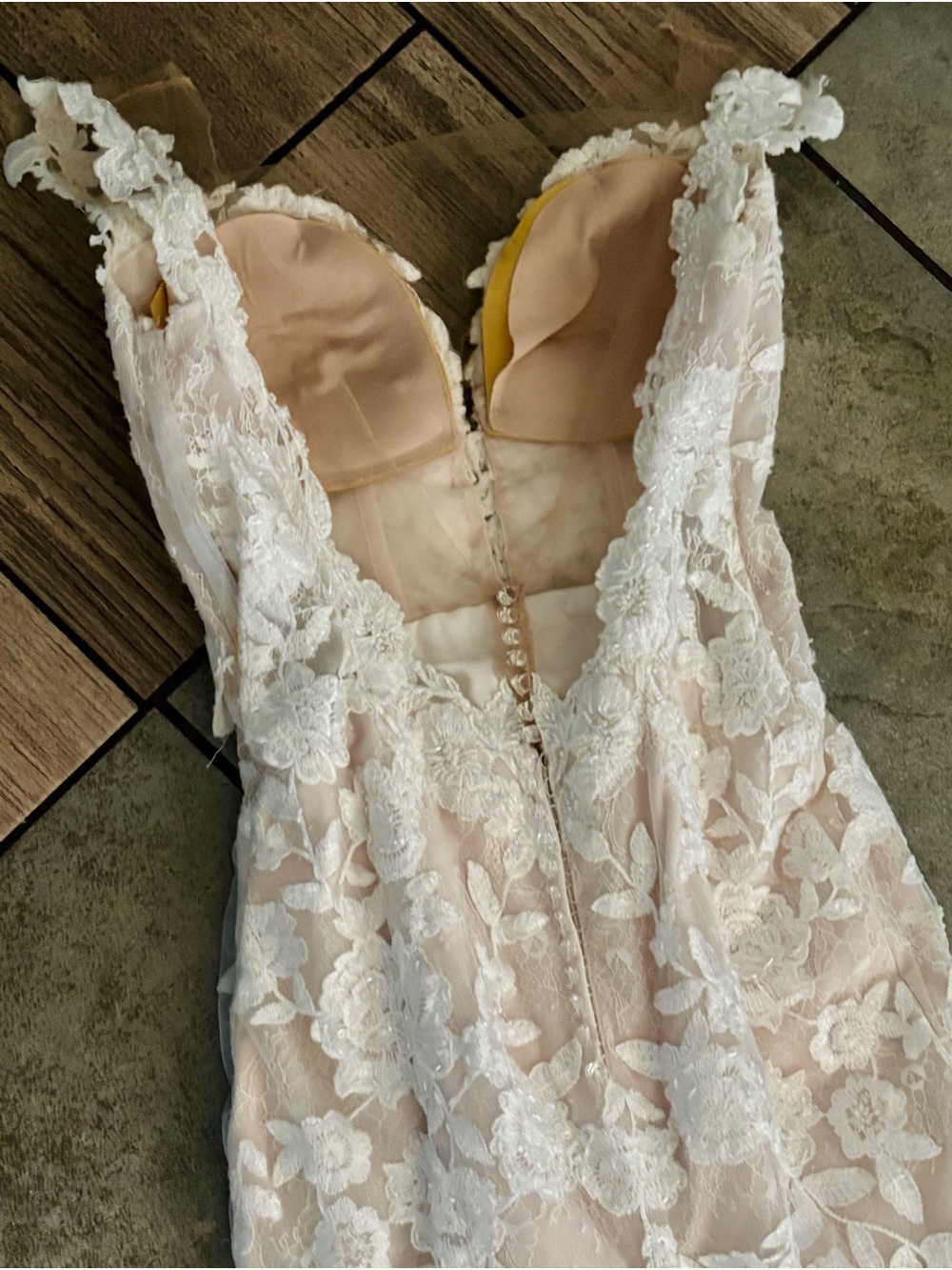 Essence of Australia Wedding Dress - Picture 7 of 16